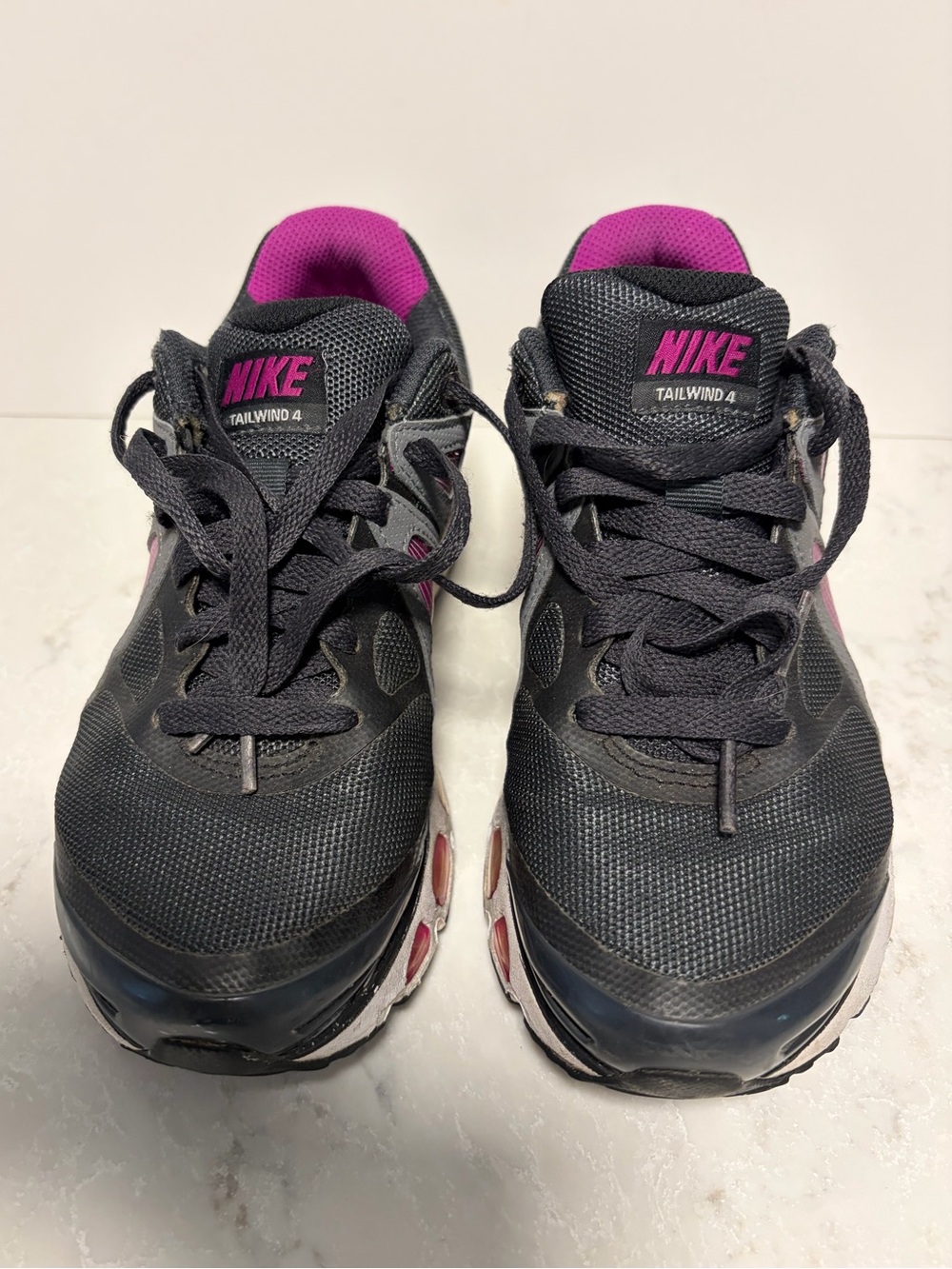 Nike Air Max Tailwind 4 running shoes. Size 5.5.Dark gray mesh/magenta accents